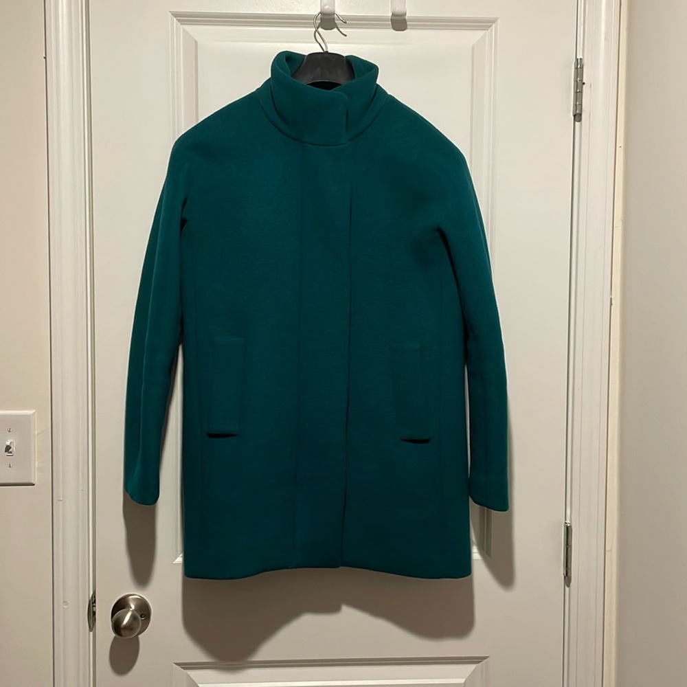 Wool blend women coat, in a good condition, works with any style